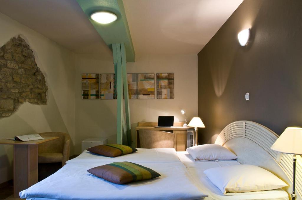 Hotel Grenier Des Grottes Han-sur-Lesse Room photo